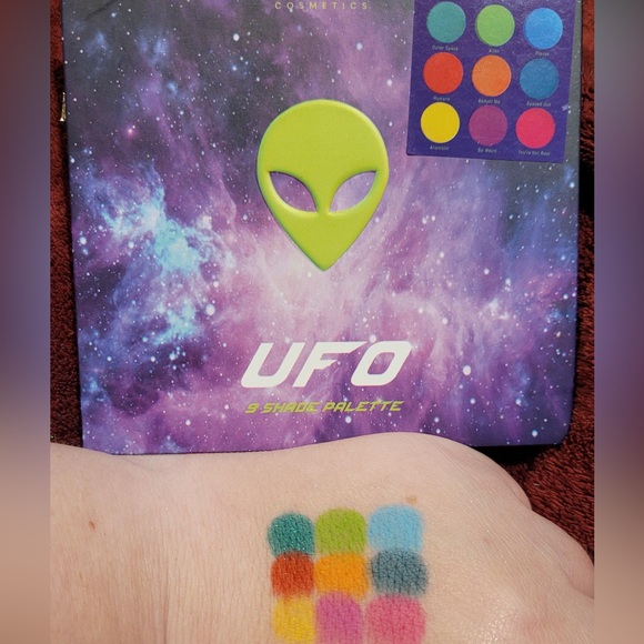 🛸 UFO EYESHADOW PALETTE 🛸 - Picture 3 of 5
